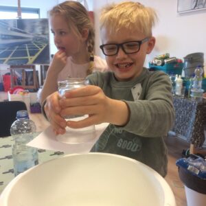 Kinderfeestje wetenschappelijke proefjes mad science